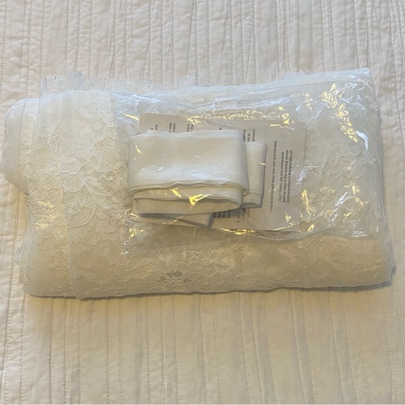 Size 12 ANASTASIA BRIDAL LACE ROBE WITH LONG TRAIN - NEVER WORN - Picture 15 of 17